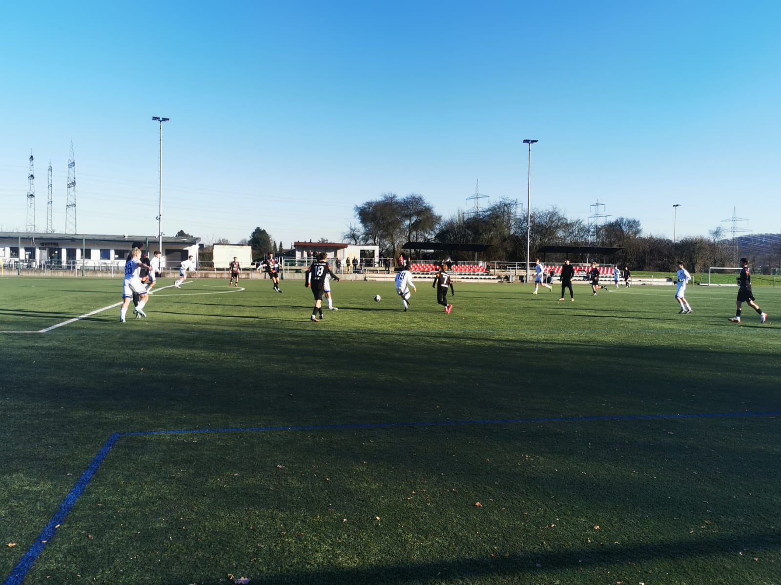 Read more about the article B1 – Torspektakel zum Jahresauftakt: Berghofer Jungs siegen mit 5:4